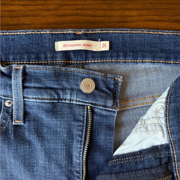 Levi's Women's Classic Blue Cropped Jeans - Picture 3 of 6